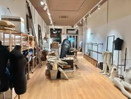 San Sebastián. Centro.

Calle Garibai.

Local de 94 m2 útiles.

Estancia diáfana de 94 m2 + almacén de 30 m2 en planta - 1. photo 0