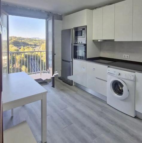 Rentería.

Calle Akdakoenea. 

El piso se distribuye en 3 habitaciones con dos trasteros en el interior, baño y cocina a estre photo 0
