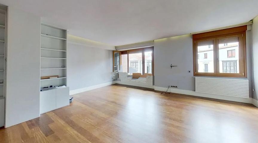 Bilbao. Pleno Centro. 

Exclusiva vivienda de lujo situada en el centro de Bilbao, totalmente reformada de diseño con materiales photo 0