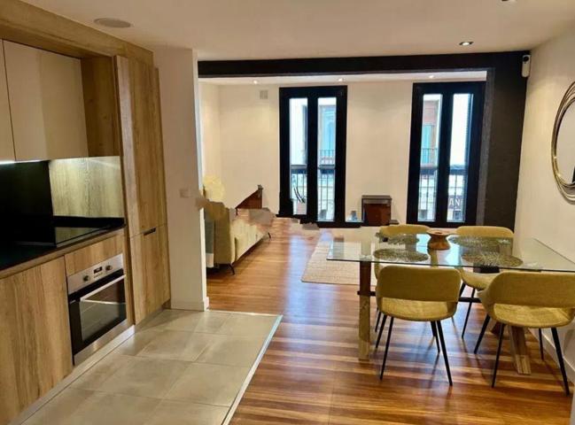 San Sebastián. Parte Vieja.

Calle 31 de Agosto.

Vivienda completamente reformada.

70 m2 construidos.

61 m2 útiles.

 photo 0