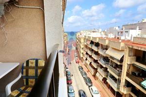 Apartamento con 2 dormitorios, piscina comunitaria y a 50 m de la playa de Guardamar! photo 0