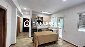 Casabella Inmobiliaria vende apartamento completamente reformado en la playa de la Malvarrosa. photo 0