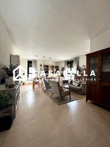 Casabella Inmobiliaria vende piso de 132 m2 con plaza de garaje y trastero en Nou Benicalap. photo 0