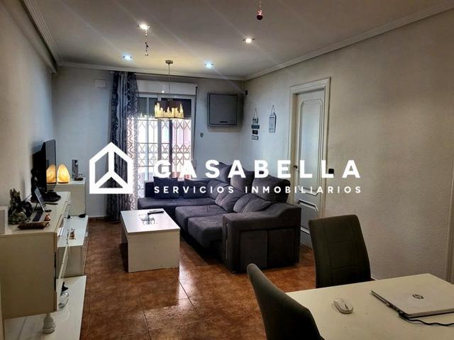Casabella Inmobiliaria vende piso de 90 m2 exterior listo para entrar a vivir en calle Manuela Estelles, muy próximo a la Avd. blasco Ibáñez.  photo 0