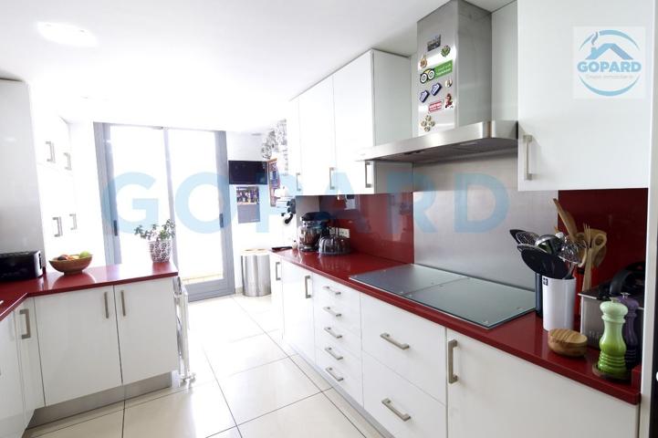 Espectacular dúplex-ático en Boadilla del Monte, amplia cocina de 15 m2 en península, con zona de office, salón de 33 m2, 4 dormi photo 0