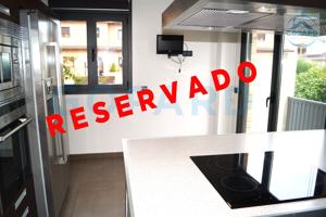 INMOBILIARIA GOPARD OFRECE IMPRESIONANTE CHALET! photo 0