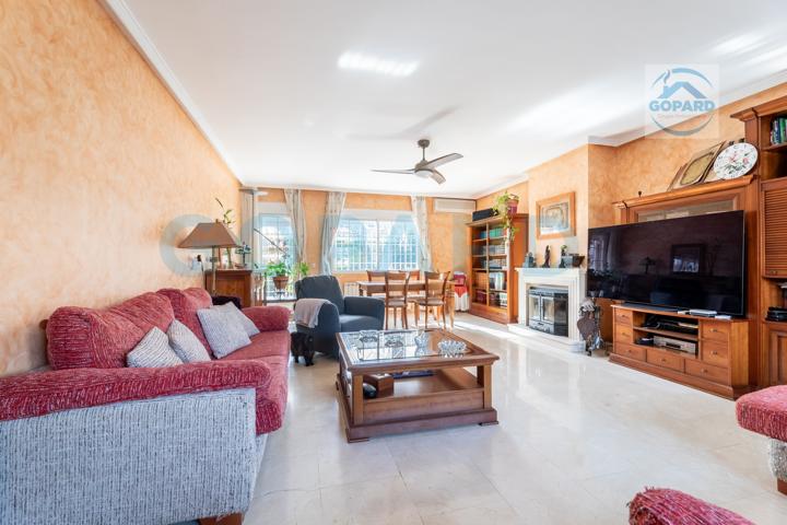 INMOBILIARIA GOPARD OFRECE AMPLIO CHALET PAREADO CON PISCINA. PRECIO NEGOCIABLE photo 0
