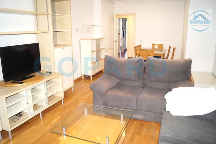 Se alquila habitación para estudiante en un impecable piso de 3 dormitorios.  photo 0
