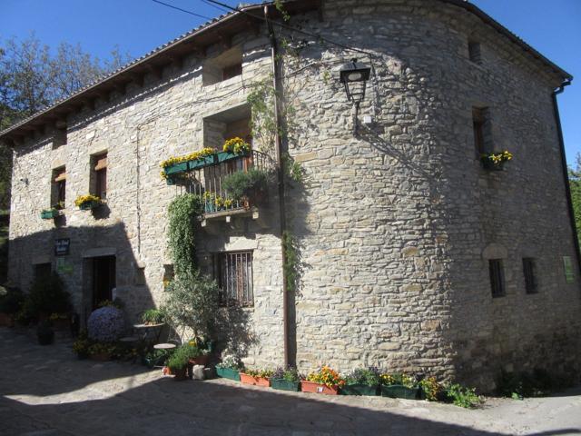 SORRIPAS. A 9 KM DE BIESCAS Y A 5 KM DE SABIÑÁNIGO. CASA INDEPENDIENTE. REHABILITADA. BIEN CONSERVADA. JARDÍN. 3 SALONES. 2 COCINAS. 5 BAÑOS. 6 DORMITORIOS. BALCÓN. ECONÓMICA. photo 0