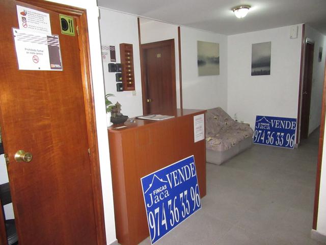 HOSTAL EN FUNCIONAMIENTO. SABIÑÁNIGO. 8 DORMITORIOS. 6 BAÑOS. TERRAZA. ECONÓMICO. BUENA INVERSIÓN. CÉNTRICO. AMUEBLADO. BIEN CONSERVADO.  photo 0