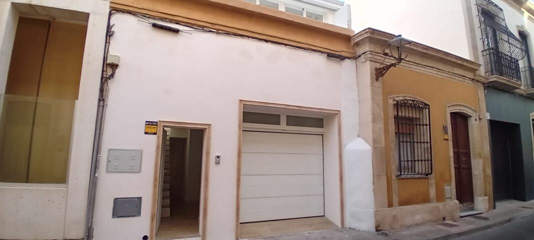 Casa En venta en Calle De La Almedina, Almería Capital photo 0