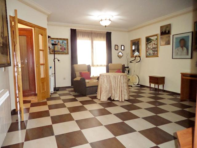 Oportunidad de compra en Socuéllamos, en calle Alvaro Muñoz, casa adosada de 3 dormitorios y 3 baños completos, con 197 m2 construidos. photo 0