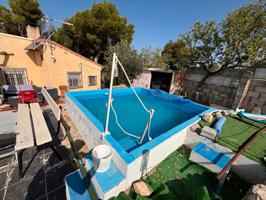 casa de dos habitaciones, salón, cocina y baño. Terreno con piscina. photo 0