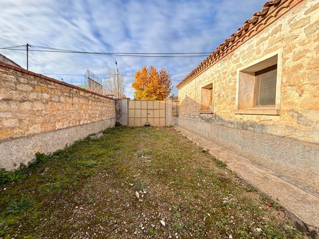 CASA PARCELA E PLANTA BAJA con vivienda y dependencias agrícolas ideal para bodega, sala de juego, etc....con gran espacio para jardin photo 0