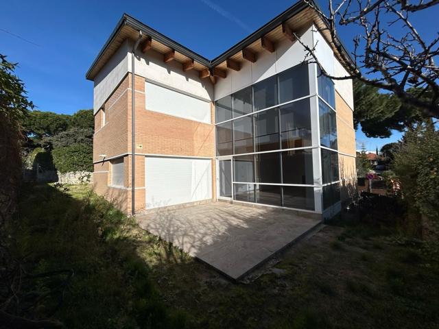 CHALET INDEPENDIENTE RECIEN REFORMADO EN TORRELODONES COLONIA photo 0