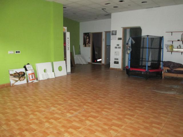 Candás, local centrico, instalado, dividido en estancias. photo 0
