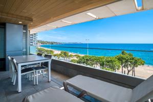 Precioso apartamento moderno con increíbles vistas al mar photo 0