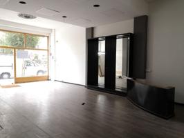 Local comercial 100 m2 en planta baja con escaparate photo 0