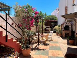 Casa En venta en Calle Deán Rodríguez Bolaños, Santa Lucía De Tirajana photo 0