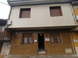 Casa en venta en Grado, 4 dormitorios. photo 0