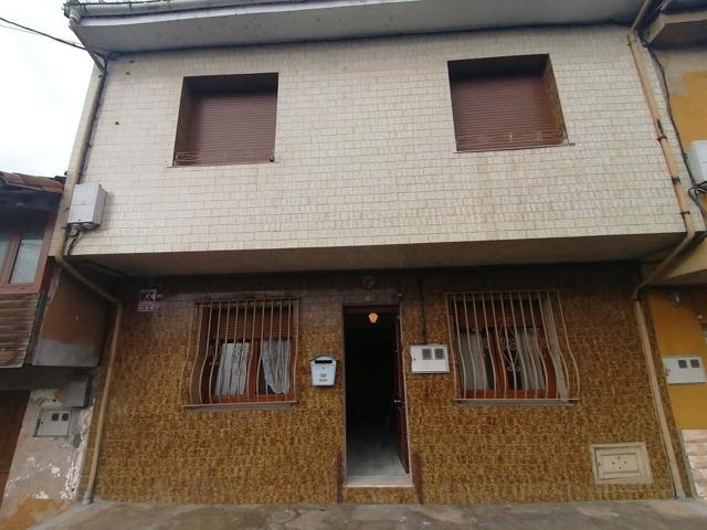 Casa en venta en Grado, 4 dormitorios. photo 0