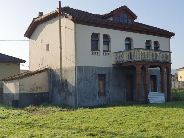 Casa en venta en Grado, 4 dormitorios. photo 0