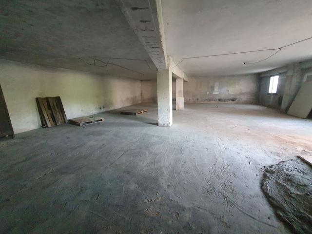 Local Com. en alquiler en Grado. photo 0