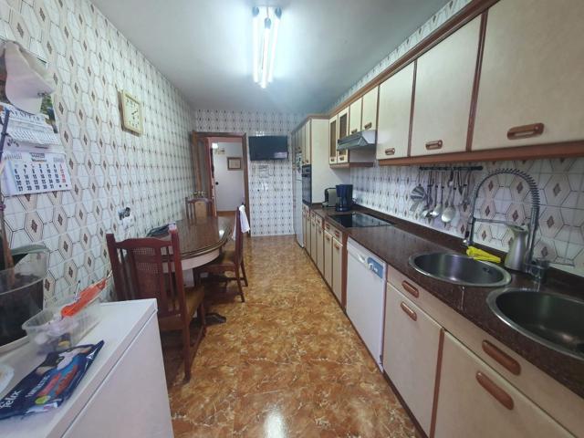 Piso en venta en Grado, 4 dormitorios. photo 0