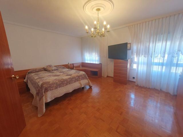Piso en venta en Grado, 4 dormitorios. photo 0