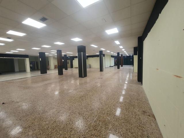 Local Com. en alquiler en Grado, 1 despacho. photo 0