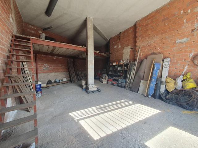 Local Com. en venta en Grado. photo 0