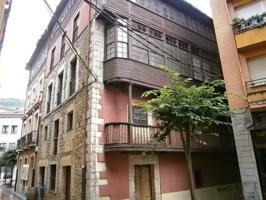 Edificio en venta en Infiesto. photo 0