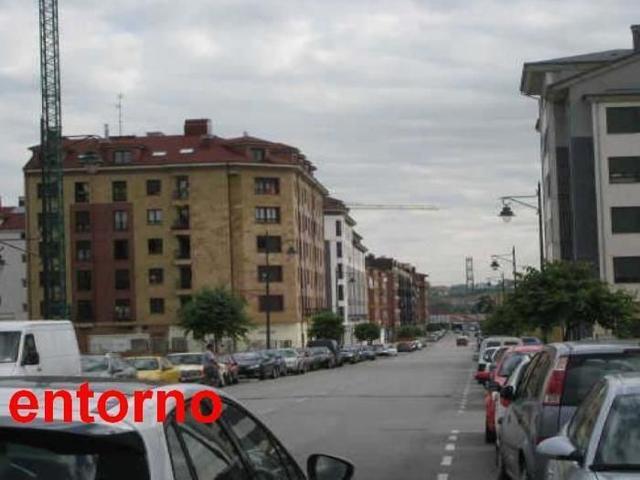 Local Com. en venta en Lugones. photo 0