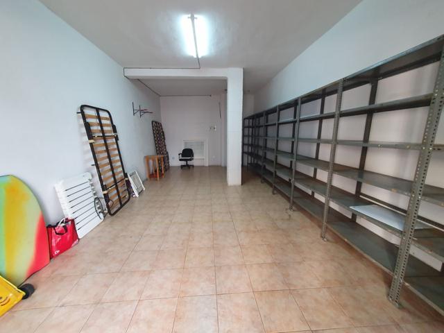 Local Com. en venta en Grado. photo 0