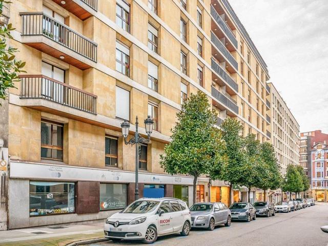 Local Com. en venta en Oviedo. photo 0