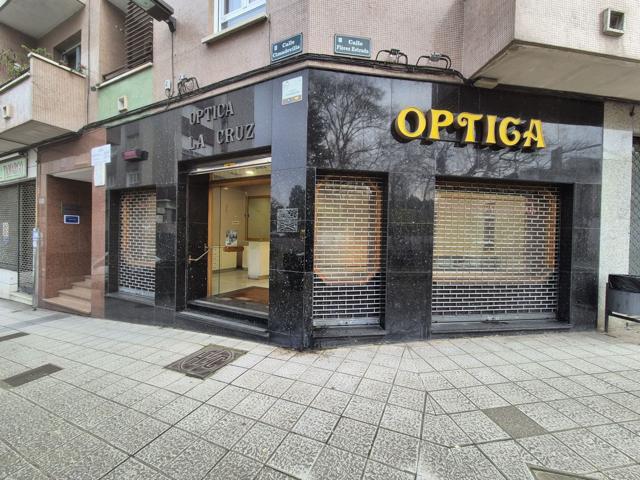 Local Com. en venta en Grado. photo 0