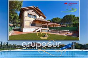 Precioso chalet con piscinas y zonas comunitarias en la urbanización Aldeamayor Golf, Valladolid photo 0