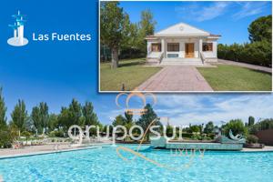 Precioso chalet independiente con piscinas y zonas comunitarias en la urbanización Las Fuentes, en Mojados, Valladolid photo 0
