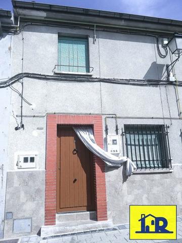 Casa en venta en Cuenca, con 80 m2 y 4 habitaciones y 2 baños. Casa en el barrio de las 500. Zona muy tranquila. Con fácil aparcamiento en el barrio photo 0