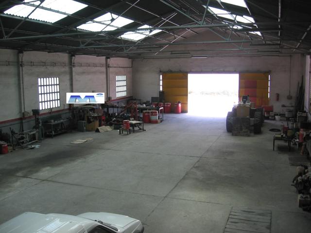 NAVE INDUSTRIAL CON PATIO EN VENTA photo 0