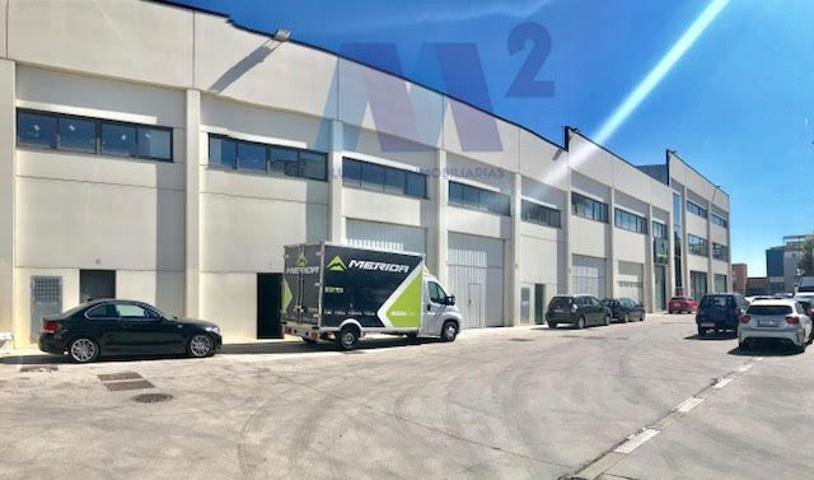 NAVE INDUSTRIAL DE 588 m² EN VENTA photo 0