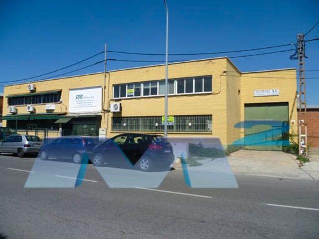 NAVE INDUSTRIAL DE 1.355 m² EN VENTA ORIGEN BANCARIO photo 0