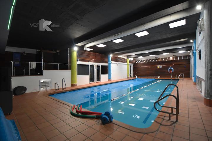 Exclusivo Local 1085 M² Útiles y 2 Plazas Garaje, en centro de Majadahonda. Actualmente: C. Deportivo y Actividades relacionadas c photo 0