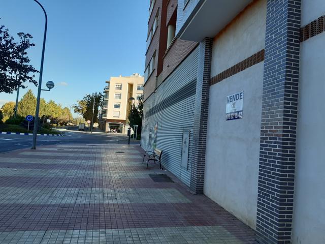 Local En venta en Avenida De Sagunto, Teruel Capital photo 0