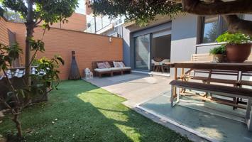 Preciosa casa adosada con jardín y piscina comunitaria en Vilafranca a sólo 5 minutos estación de tren photo 0