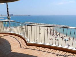 Apartamento situado en el Paseo de Josep Mundet con extraordinarias vistas en el mar. Dispone de una gran terraza con fantásticas vistas panorámicas a mar, en la playa, en el puerto de Palamós y en Torrevalentina. Tiene una superficie construida de 110m2 photo 0