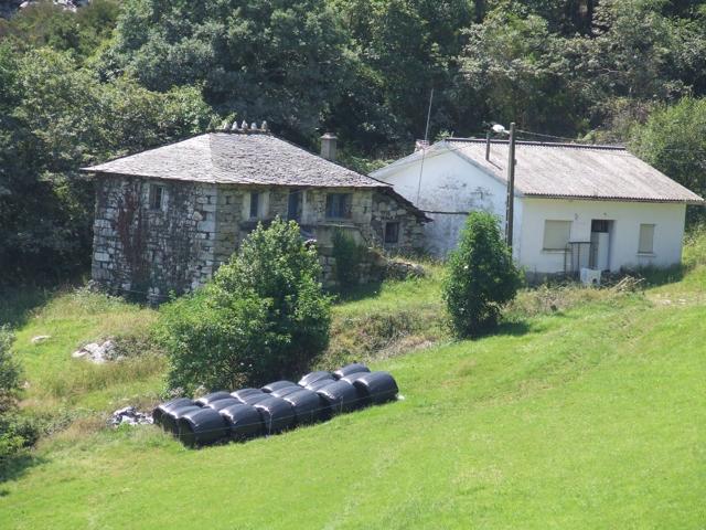 VENTA DE CASA DE PIEDRA CON PARCELA EN ZONA DE MONTAÑA. photo 0