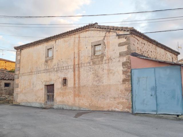 CASA DE PIEDRA PARA REFORMAR CON SERVICIOS AL LADO. photo 0