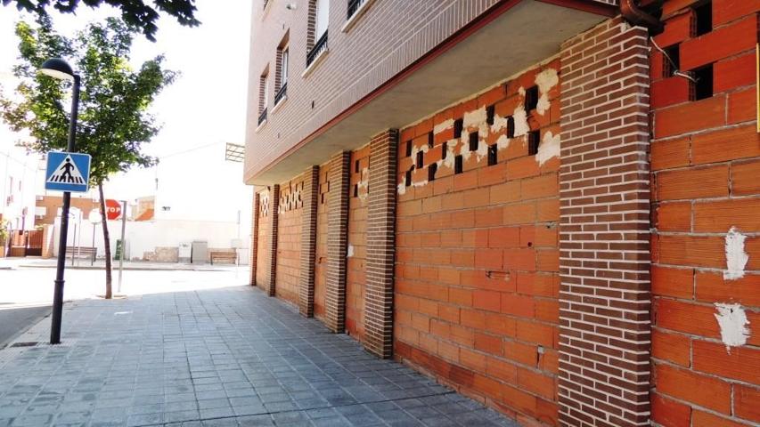 Se vende amplio local de 104m2 en bruto en Azuqueca de Henares photo 0