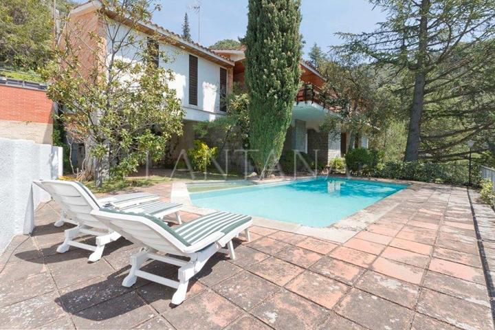 Gran casa con piscina en venta en El Figaró, en las faldas del Montseny, a tan solo 30 min de Barcelona en coche. photo 0